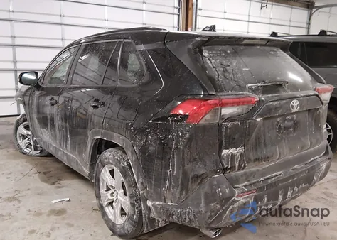 2020 Toyota Rav4 Xle z USA, uszkodzony, nr VIN 2T3P1RFV7LW135995